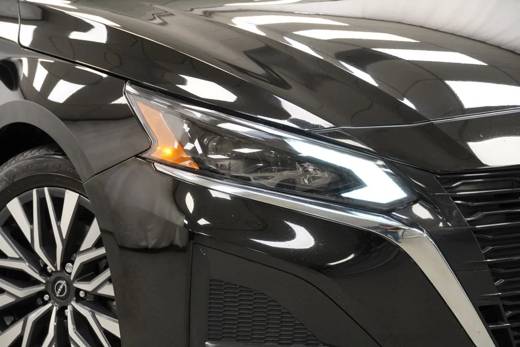Used 2025 Black Nissan 2.5 SV image 9