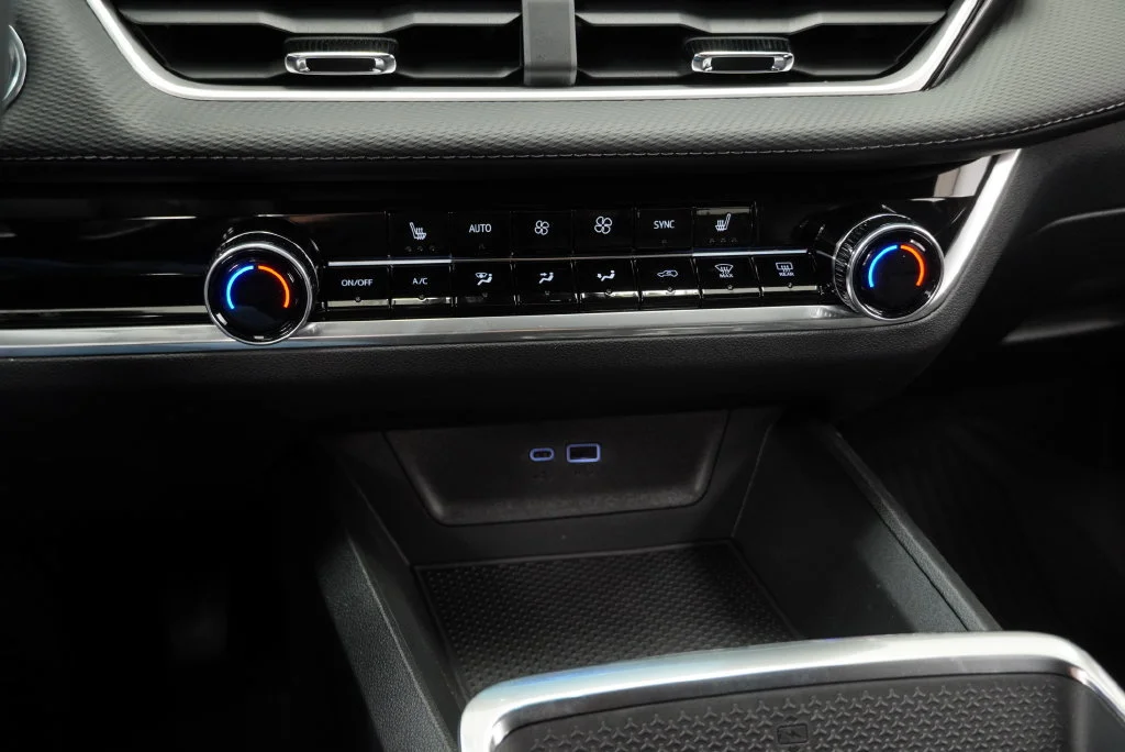 New 2027 Summit White Chevrolet LT image 17