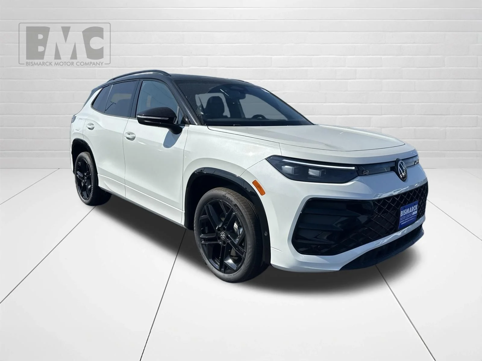 New 2026 White/off-white Volkswagen 2.0T SE R-Line Black image 2