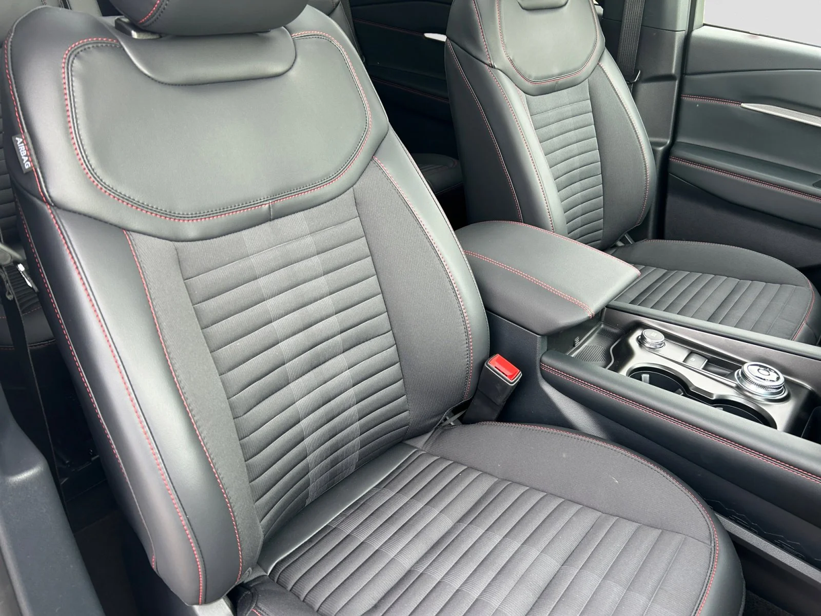 New 2026 Star White Metallic Tri-Coat Ford ST-Line image 12