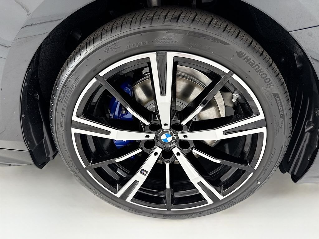 New 2027 Black Sapphire Metallic BMW 530i image 31