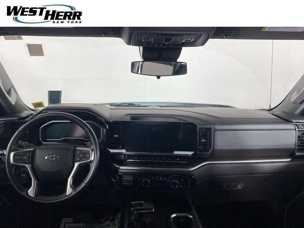 Used 2022 Summit White Chevrolet 4WD Crew Cab Short Bed RST image 17