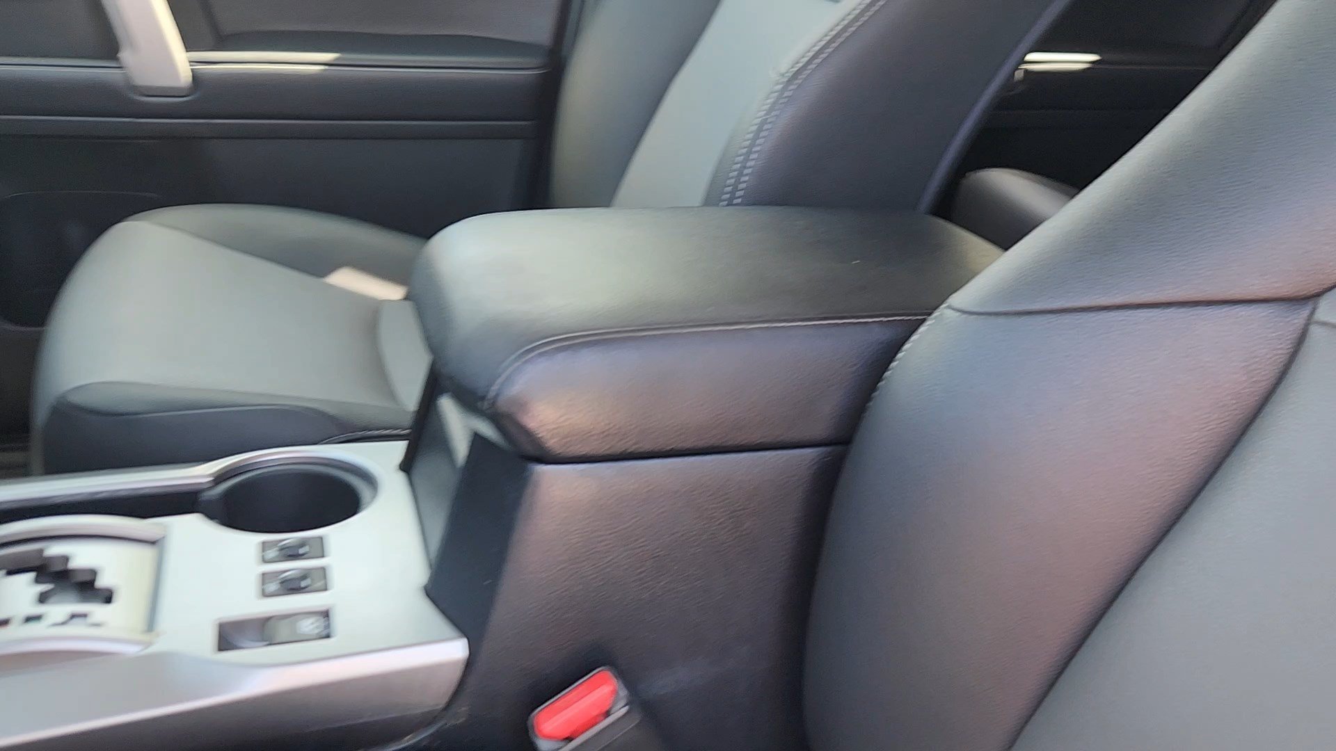 Used 2019 Super White Toyota SR5 image 26