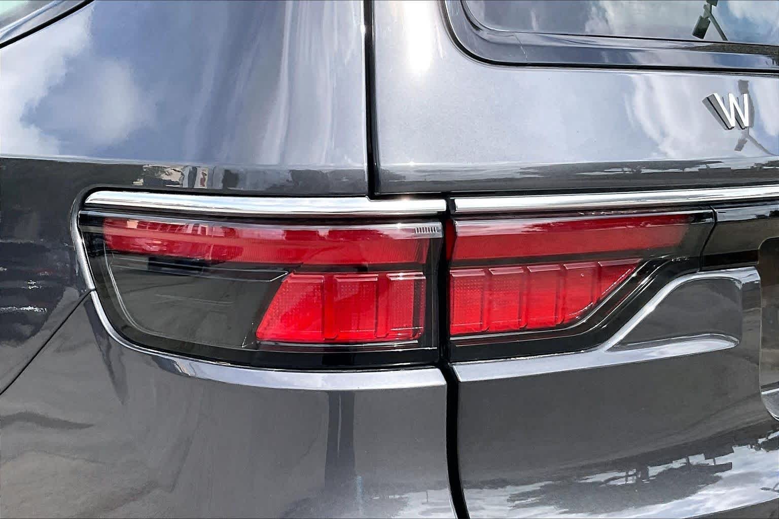 Used 2022 Baltic Gray Metallic Clearcoat Jeep Series III image 26