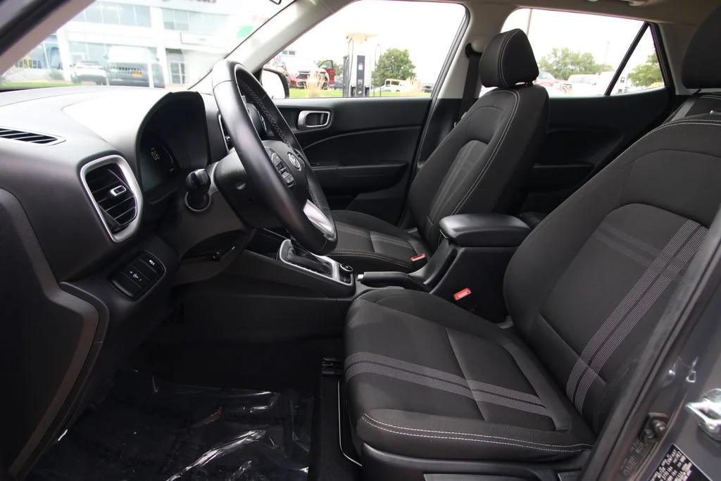 Used 2025 Gray Hyundai SEL image 6