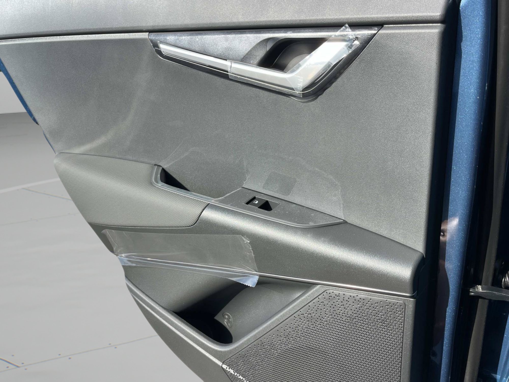 New 2026 Mineral Blue Kia EX image 18