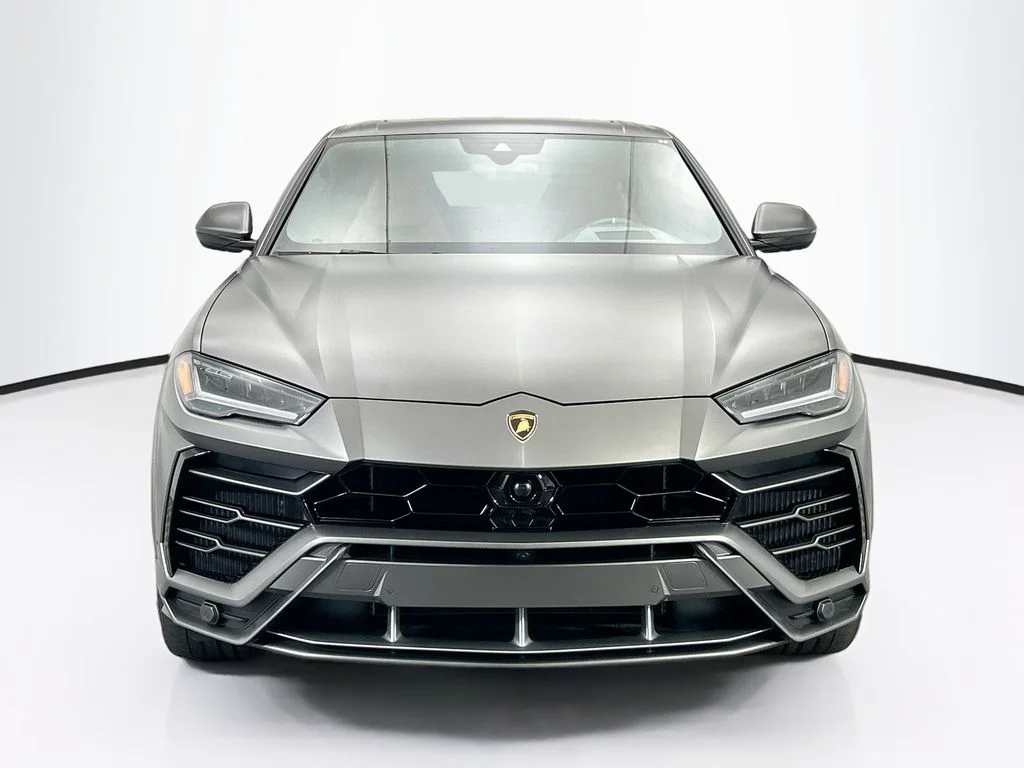 Used 2021  Lamborghini  image 2