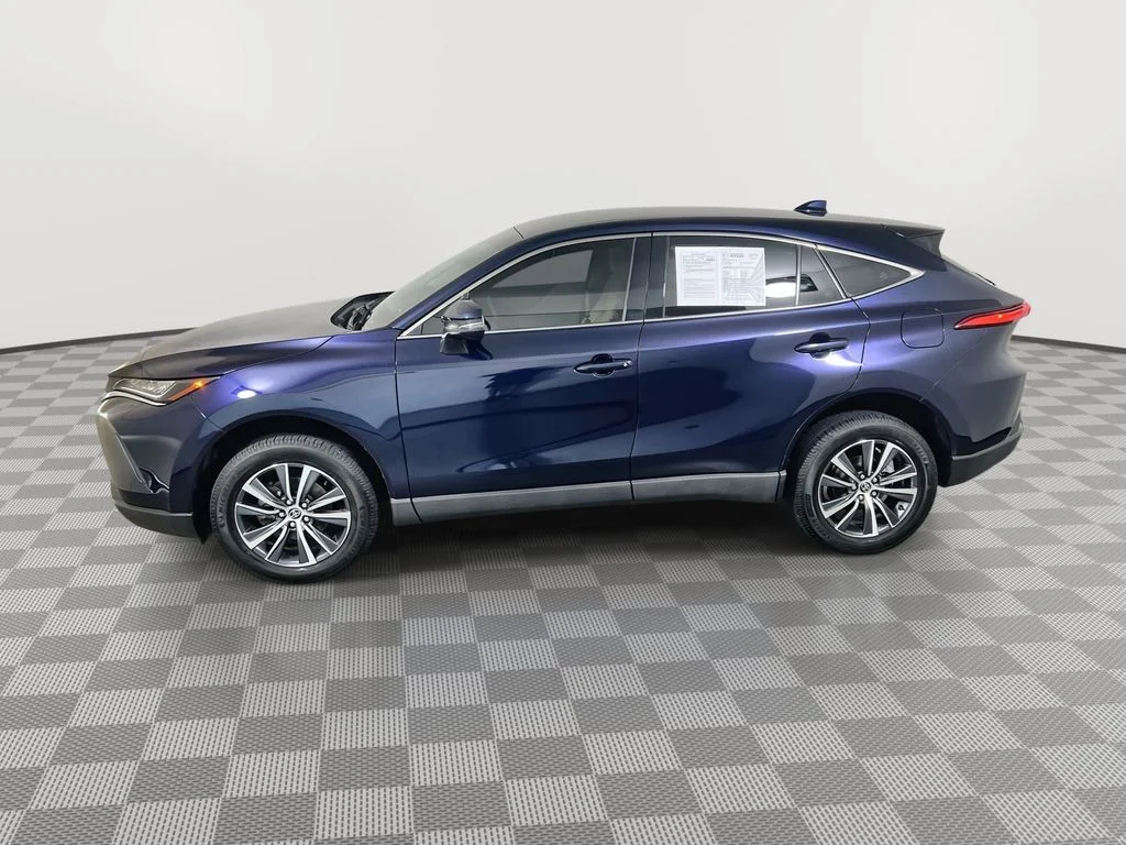Used 2022  Toyota LE image 5