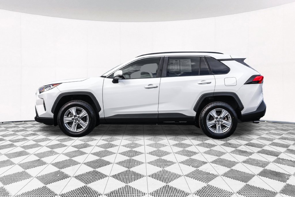 Used 2020 White Toyota XLE image 16