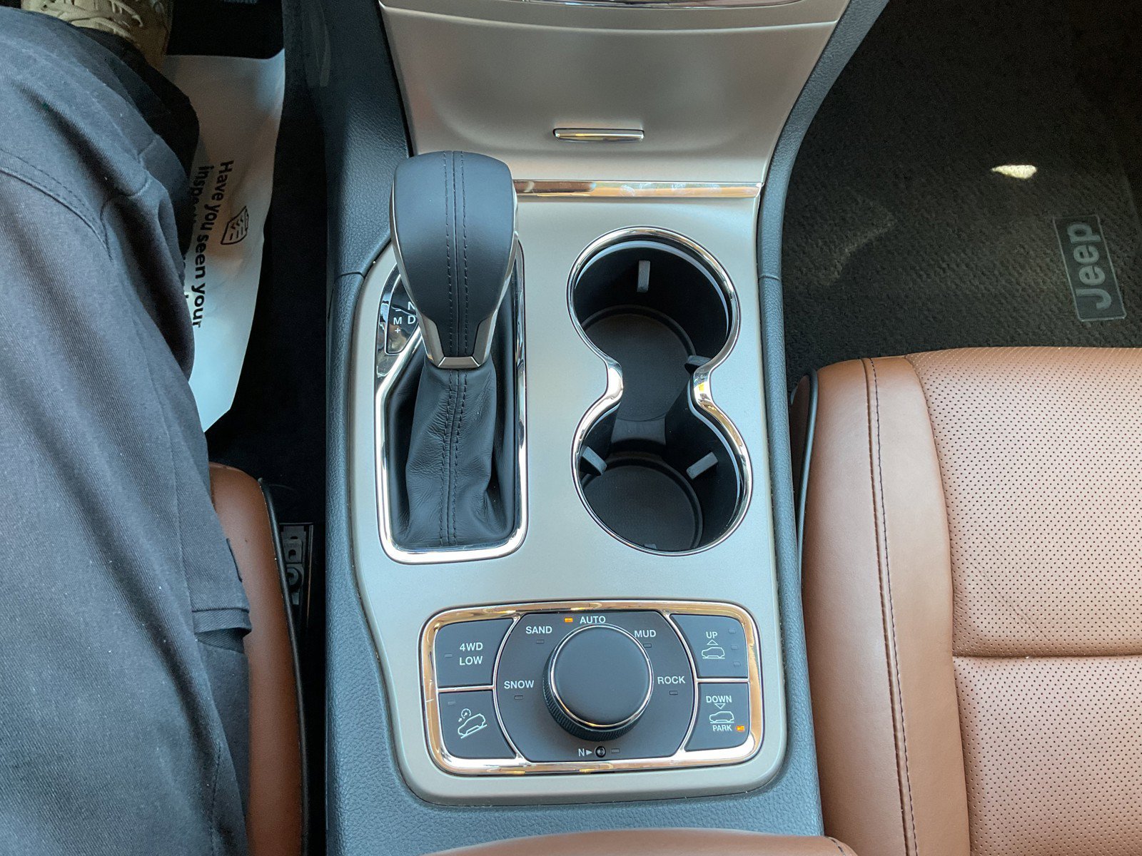 Used 2016 Brilliant Black Crystal Pearlcoat Jeep Summit image 29