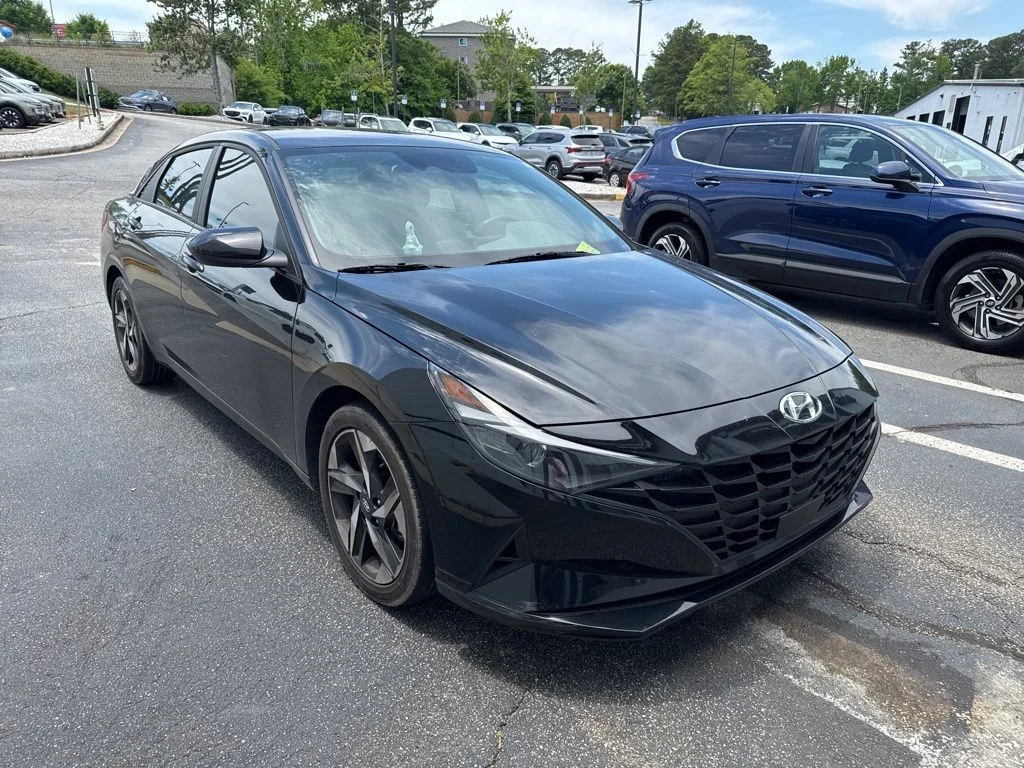 Used 2023 Black Hyundai SEL image 2
