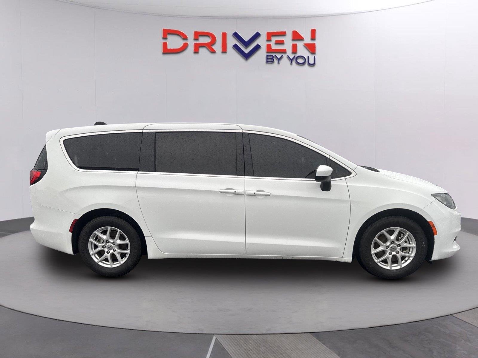 Used 2022 Bright White Clearcoat Chrysler LX image 3