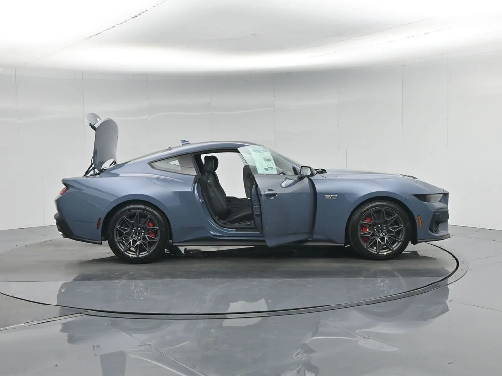 New 2026 Vapor Blue Metallic Ford GT Premium image 4