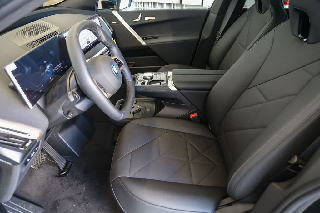 2025 BMW iX 50 - Photo 16