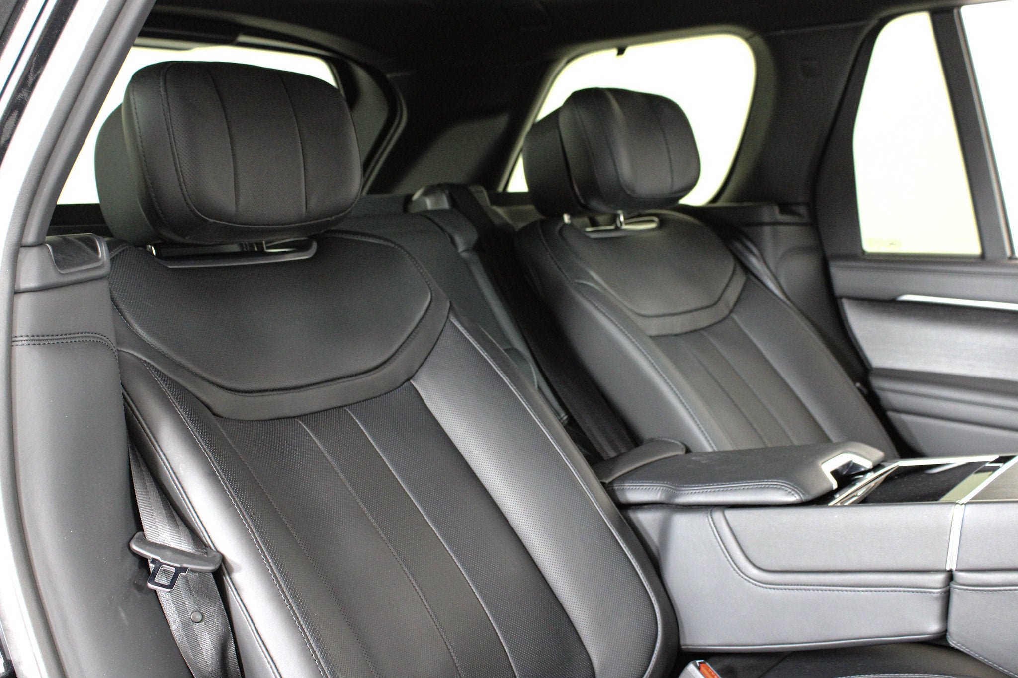 Used 2025 Black Land Rover Autobiography image 27