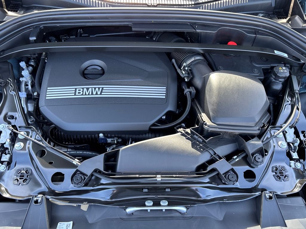 New 2027 Cape York Green Metallic BMW xDrive28i image 8