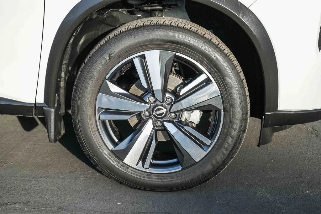 Used 2025 White Nissan SL image 10