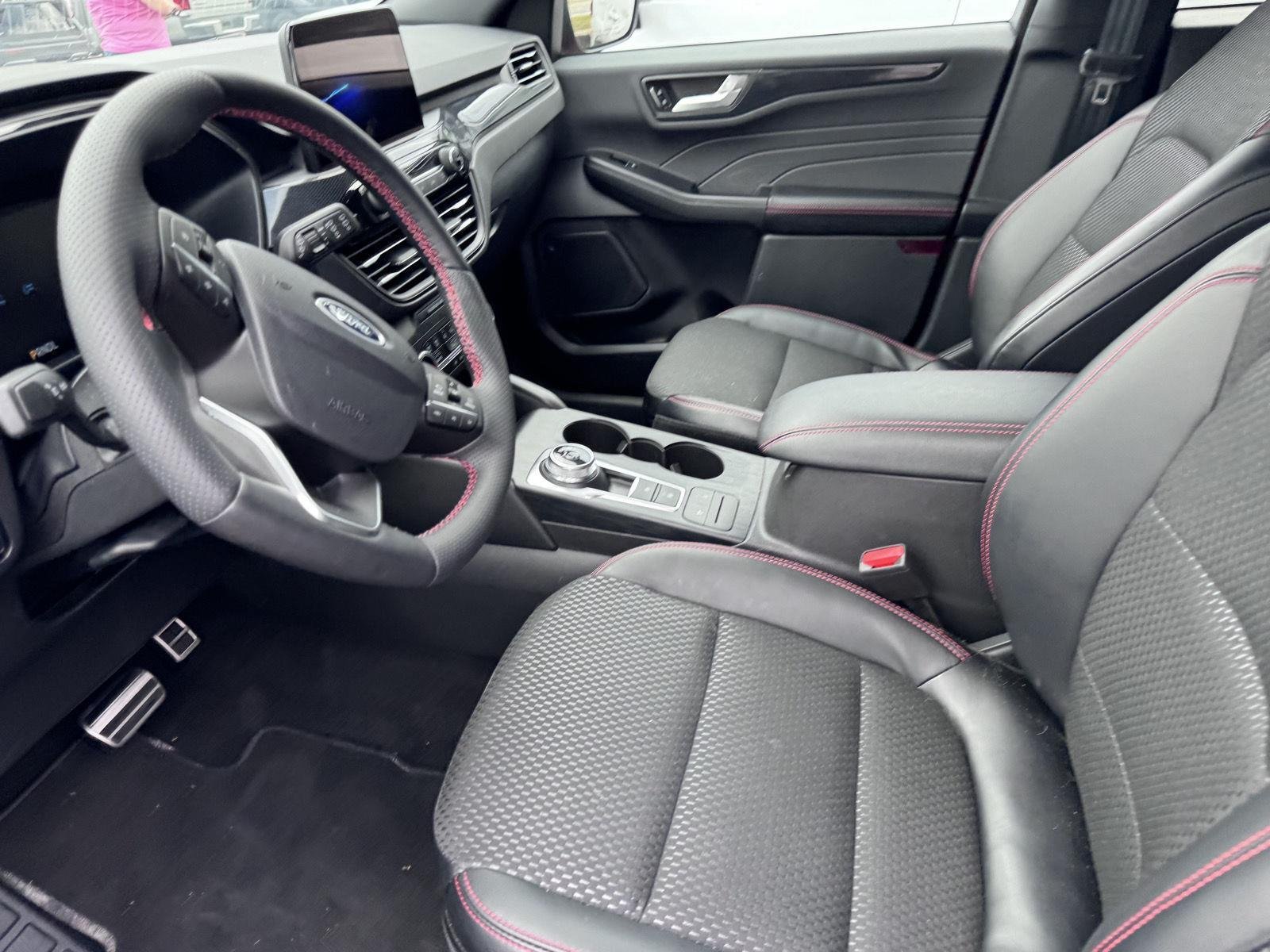 Used 2024 Rapid Red Metallic Tinted Clearcoat Ford ST-Line image 7