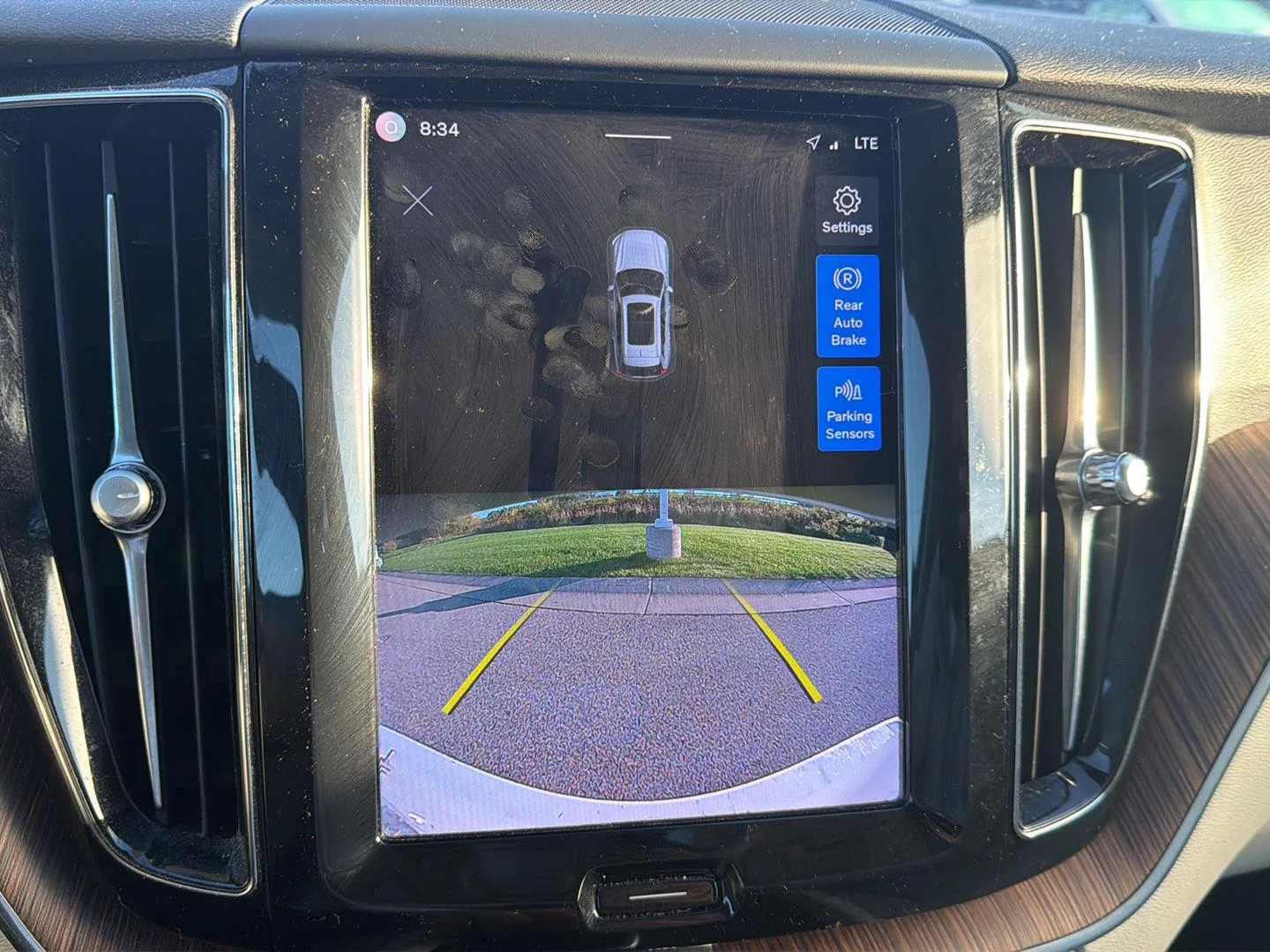 Used 2022  Volvo Momentum image 21