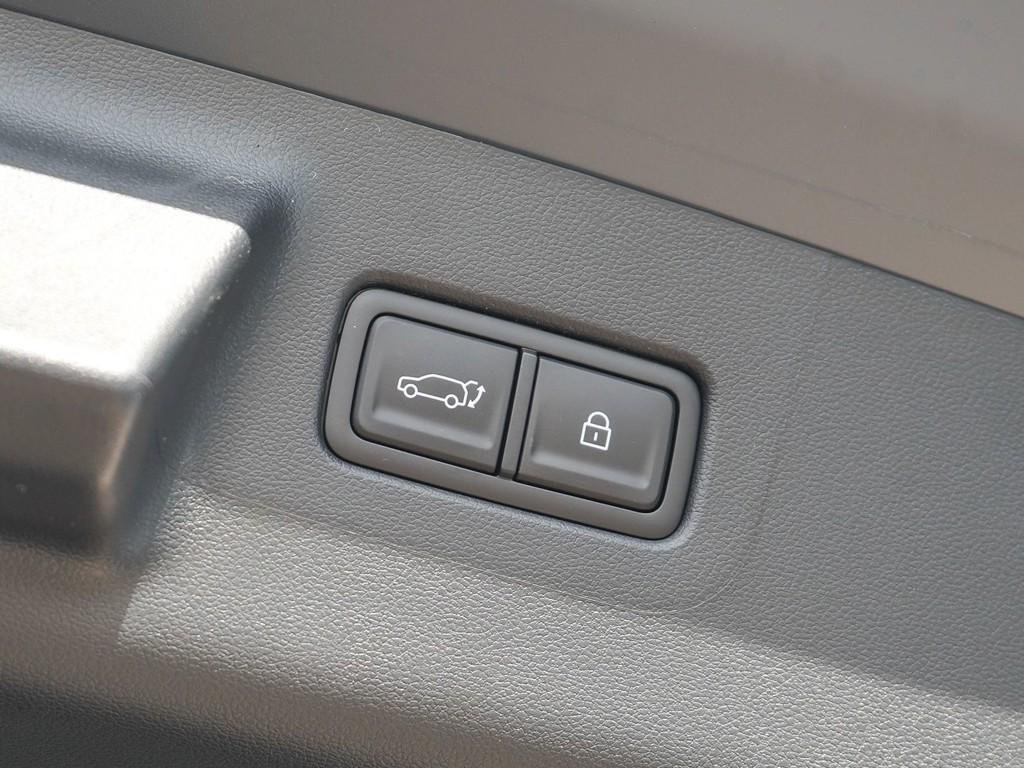 New 2026 Hampton Gray Hyundai SE FWD image 35