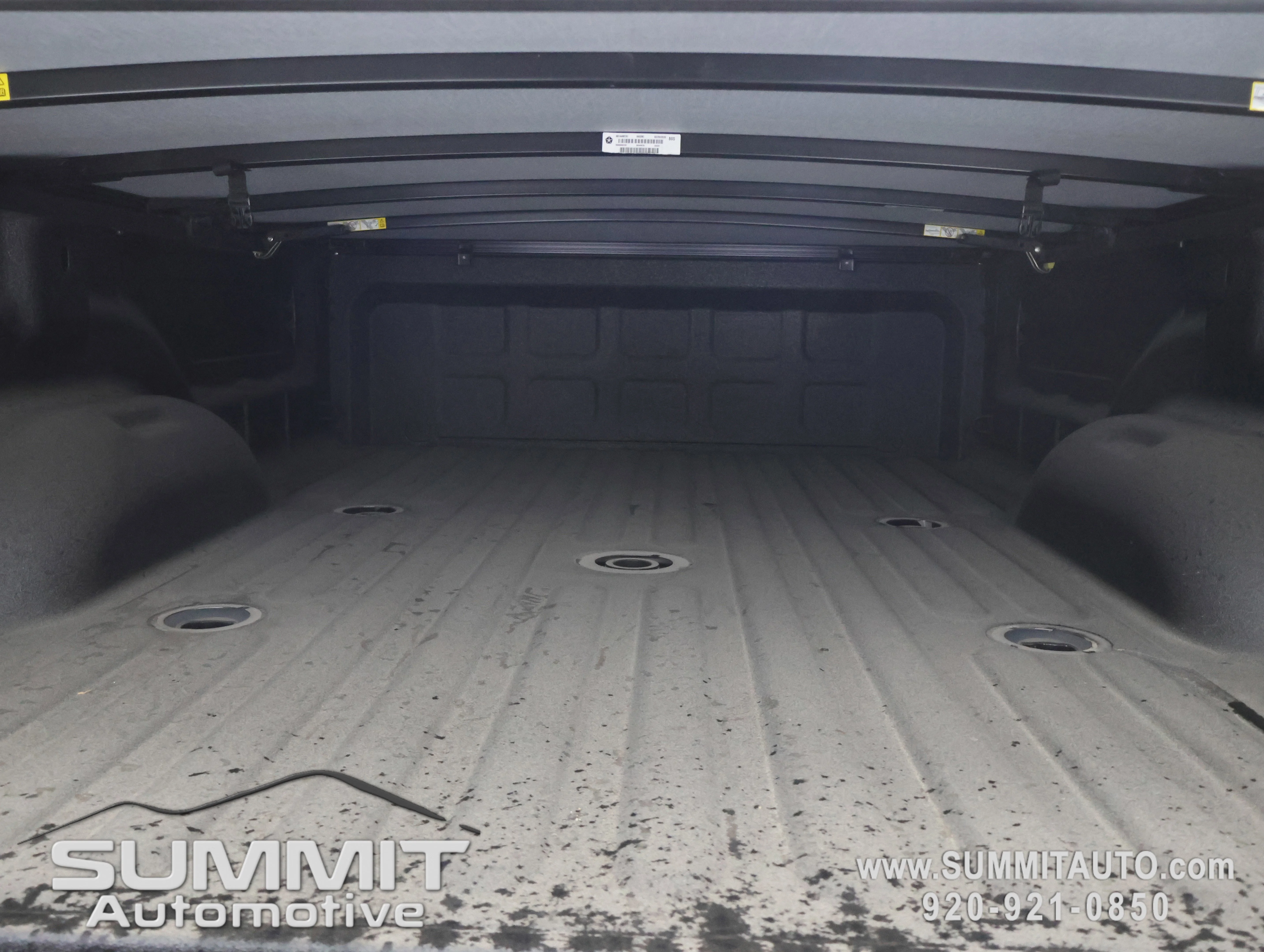 New 2026 Granite Crystal Metallic Clear-Coat Exterior Paint RAM Laramie image 27