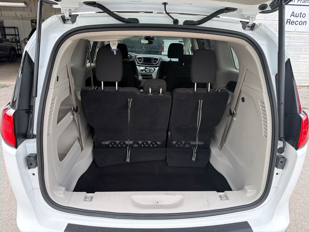 Used 2023 White Chrysler LX image 9