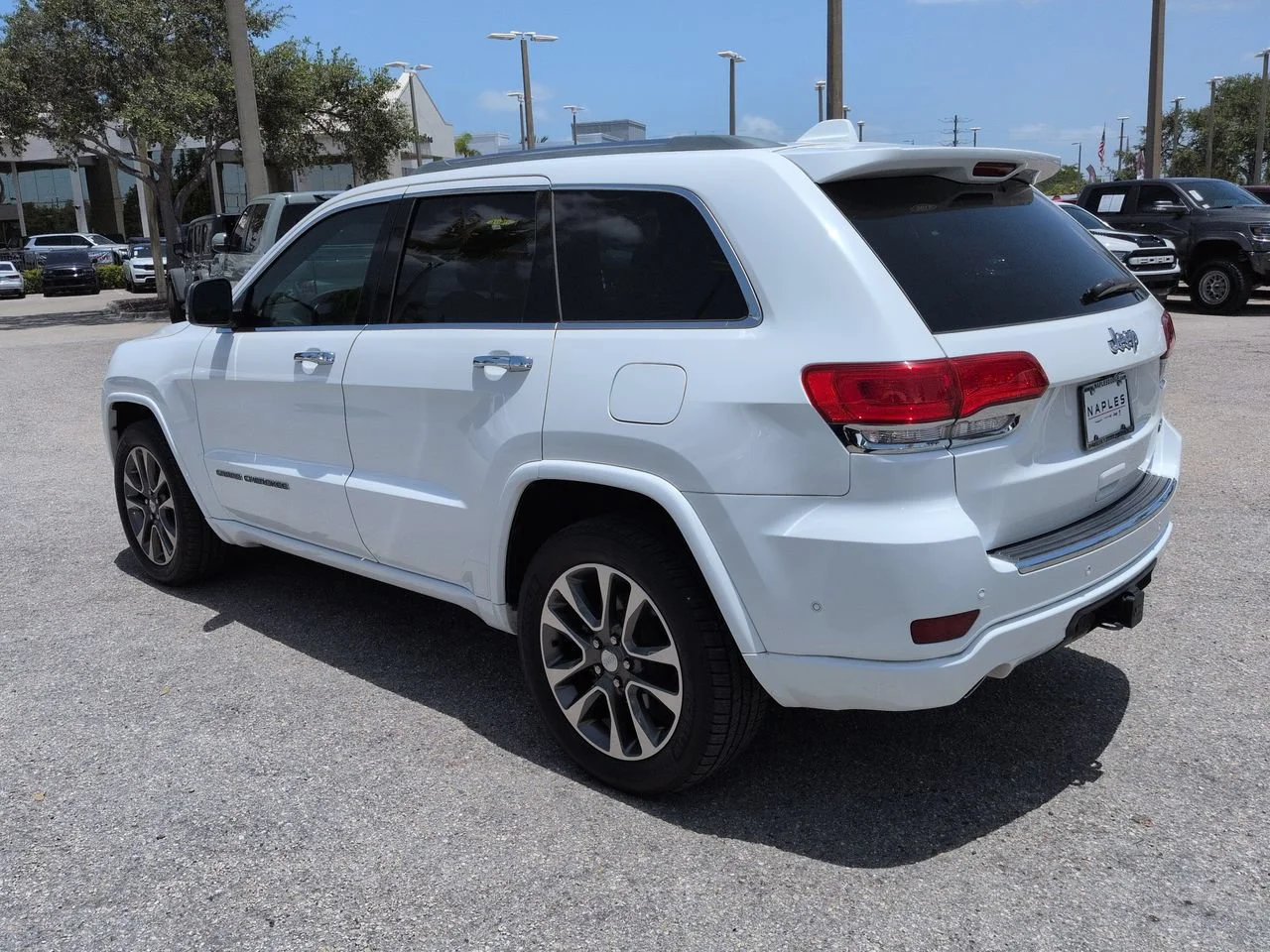 Used 2018 Bright White Clearcoat Jeep Overland image 7