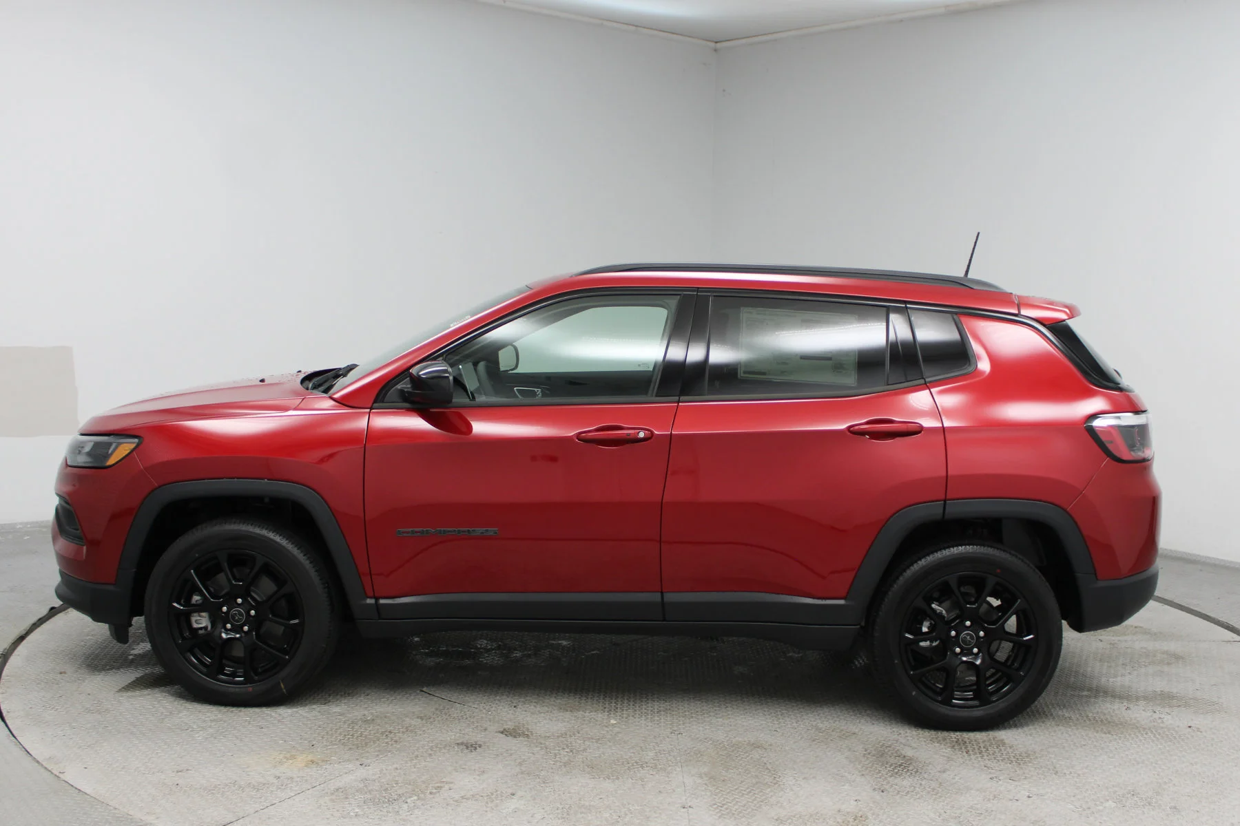 New 2026 Red Hot Pearl-Coat Exterior Paint Jeep LATITUDE ALTITUDE 4X4 image 26