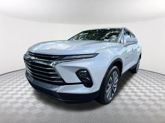 Used 2023 IRIDESCENT PEARL TRICOAT Chevrolet Premier image 1