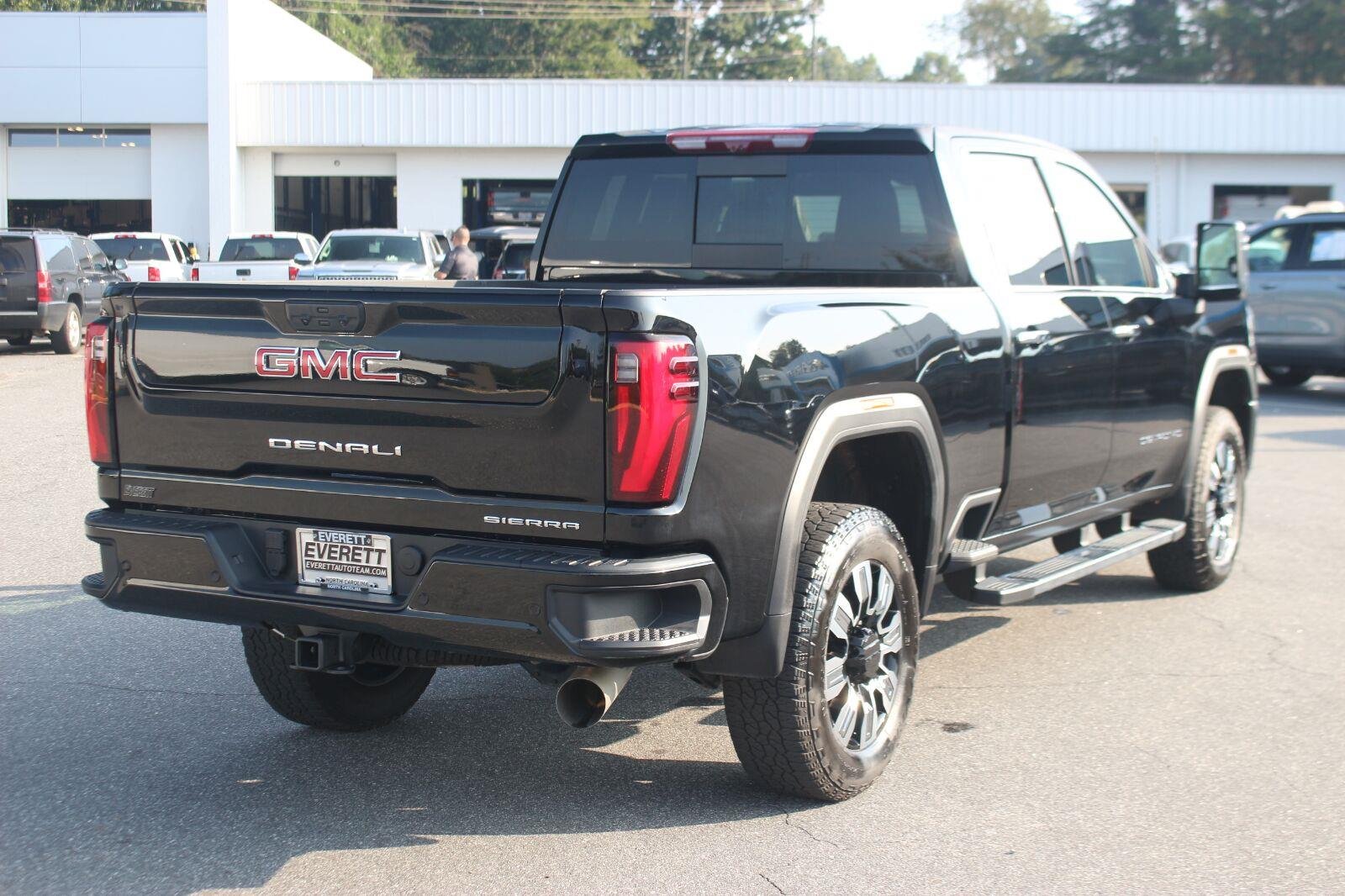 Used 2025 Onyx Black GMC Denali image 7
