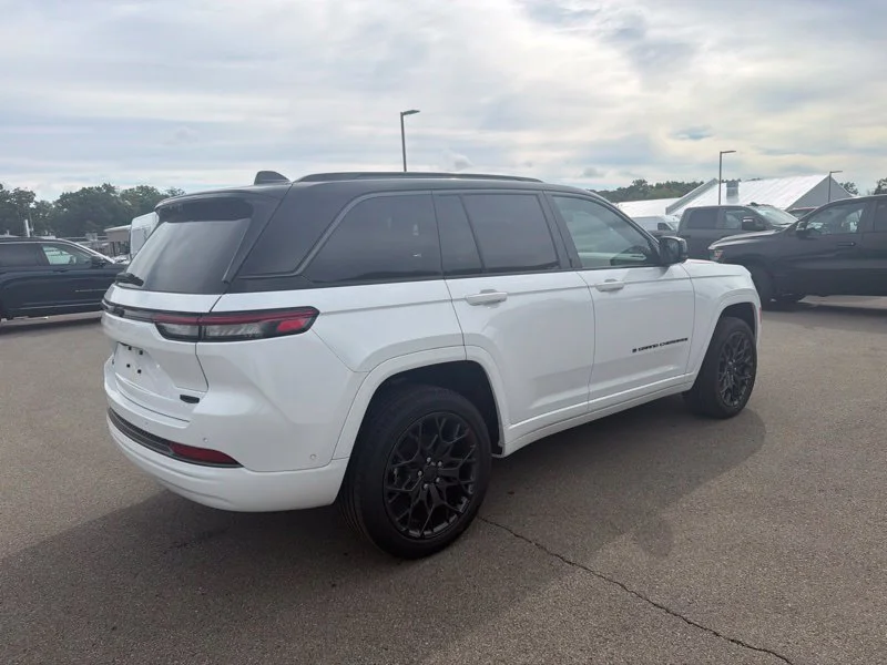 New 2026 Bright White Clear-Coat Exterior Paint Jeep Summit image 3
