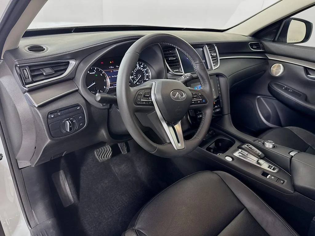 Certified Used 2023 White INFINITI LUXE image 11