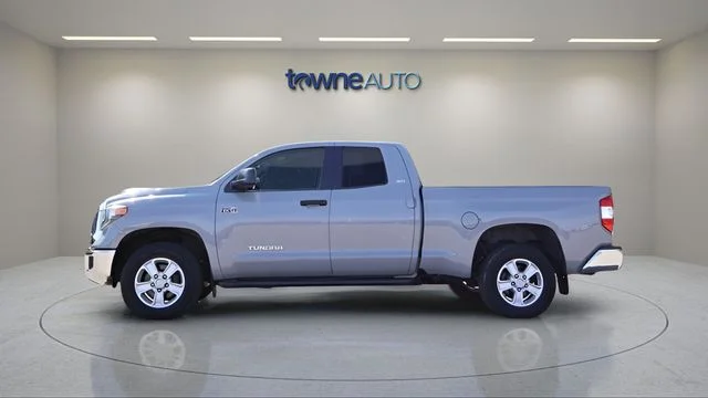 Used 2019 Gray Toyota SR5 image 3