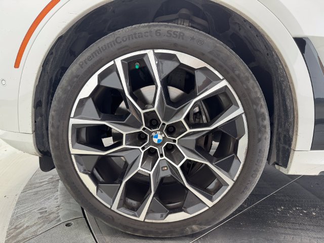 Used 2023 Mineral White Metallic BMW xDrive40i image 10