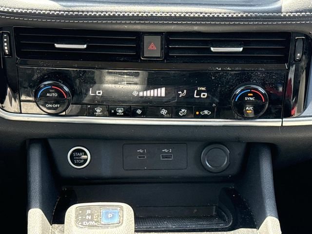 Used 2022 Blue Nissan SV image 19