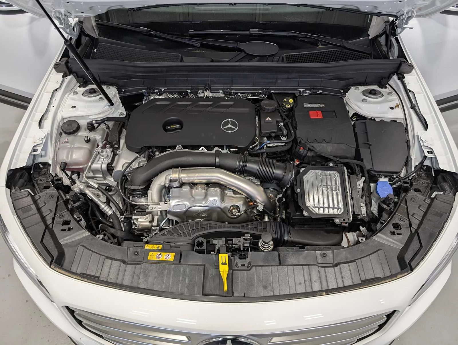 Used 2026 Polar White Mercedes-Benz GLB 250 image 12