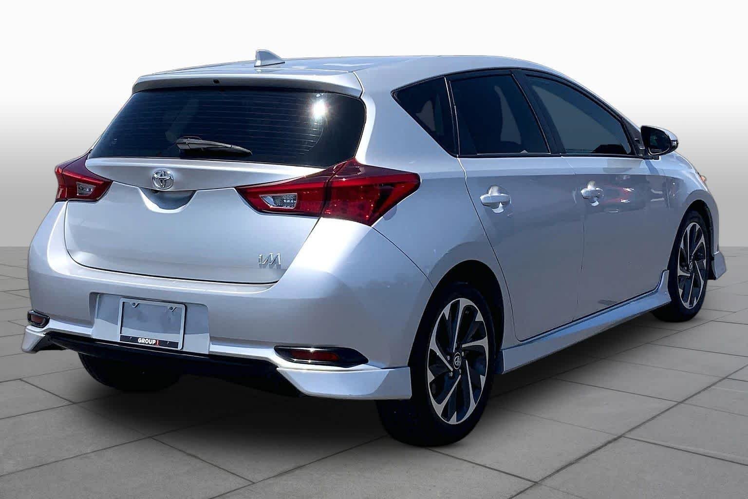 Used 2018 Classic Silver Metallic Toyota  image 13