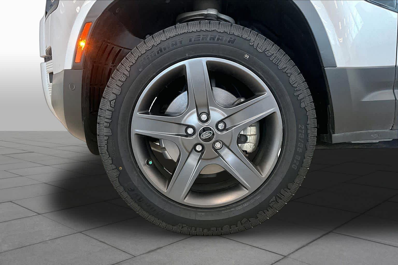 Used 2022 Hakuba Silver Metallic Land Rover  image 10