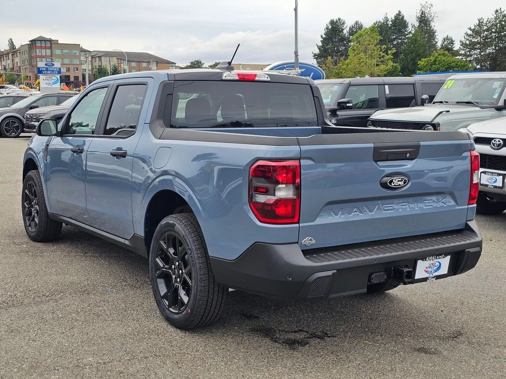 New 2025 Azure Gray Metallic Tri-Coat Ford XLT image 5