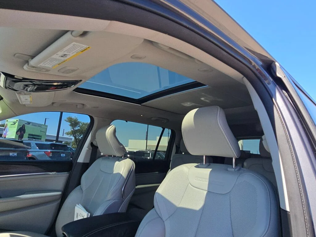 Certified Used 2021 Gray Metallic Jeep Overland image 27