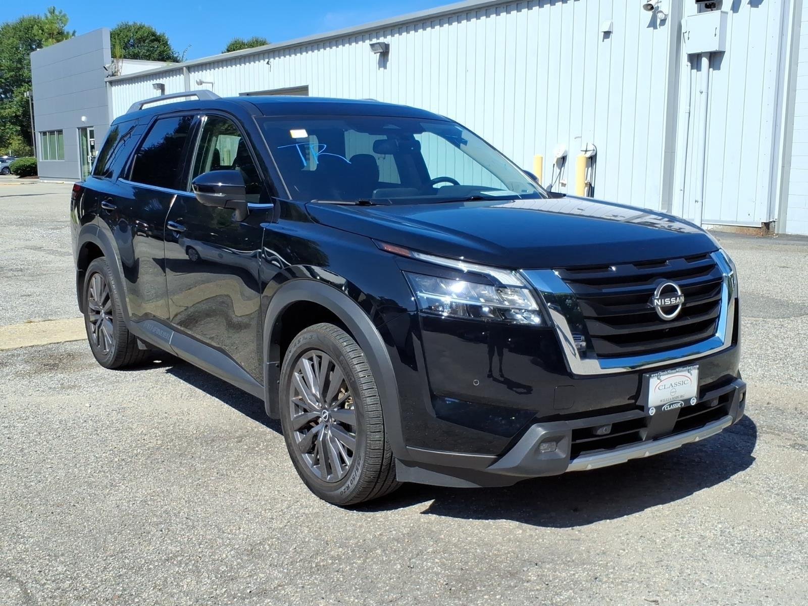 Used 2022 Super Black Nissan SL image 2
