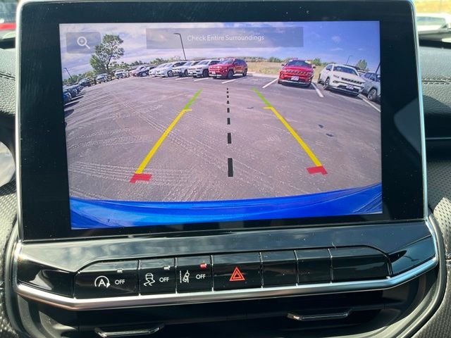 New 2026 Hydro Blue Pearlcoat Jeep Latitude image 32