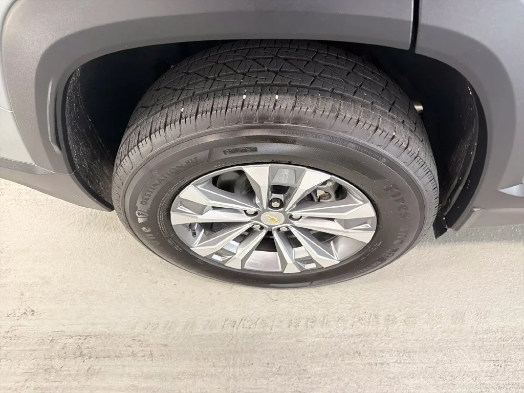 Used 2025 Gray Chevrolet LT image 5