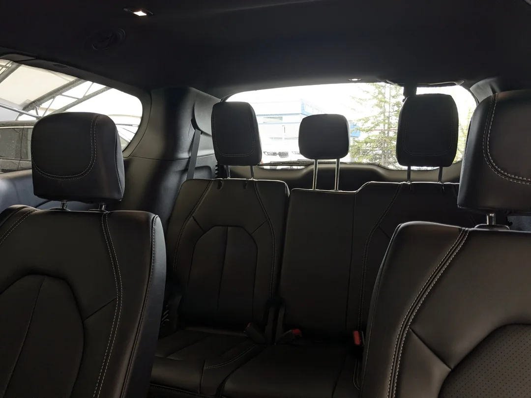 New 2026 White Chrysler Select - - AWD - 3.6L Pentastar V6 - Adaptive Cruise Control - Blind Spot Monitor & More! image 27