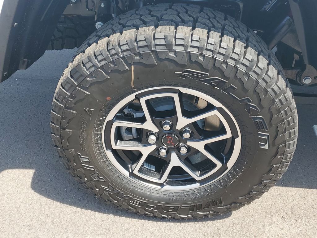 New 2026 Bright White Clear-Coat Exterior Paint Jeep Rubicon X image 4