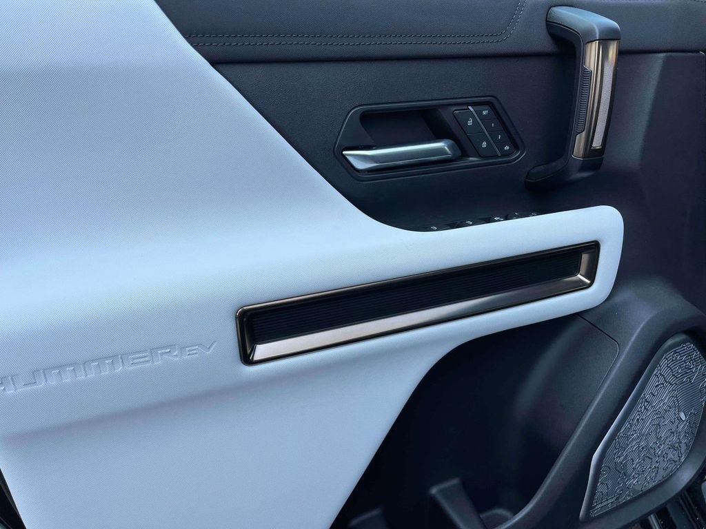 2024 GMC HUMMER EV 2X - Photo 18