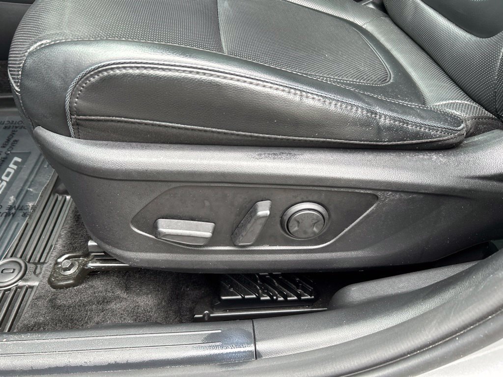 Used 2022 Silver Hyundai Limited image 18