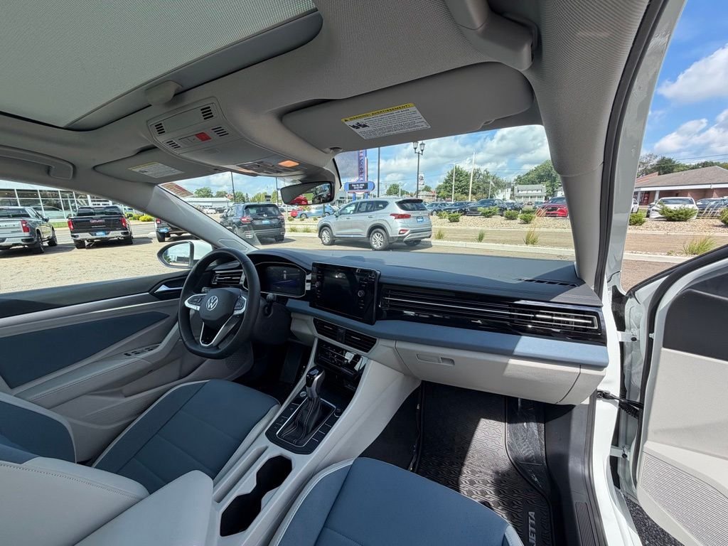 2026 Volkswagen Jetta SE - Photo 10