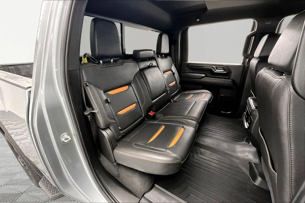 Used 2024 Sterling Metallic GMC AT4 image 28