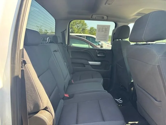 Used 2018 SUMMIT WHITE Chevrolet LT image 21